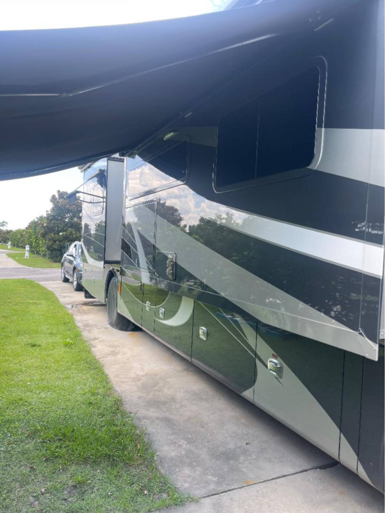 A photo of this 2019 Tiffin Motorhomes PHAETON 40 QBH