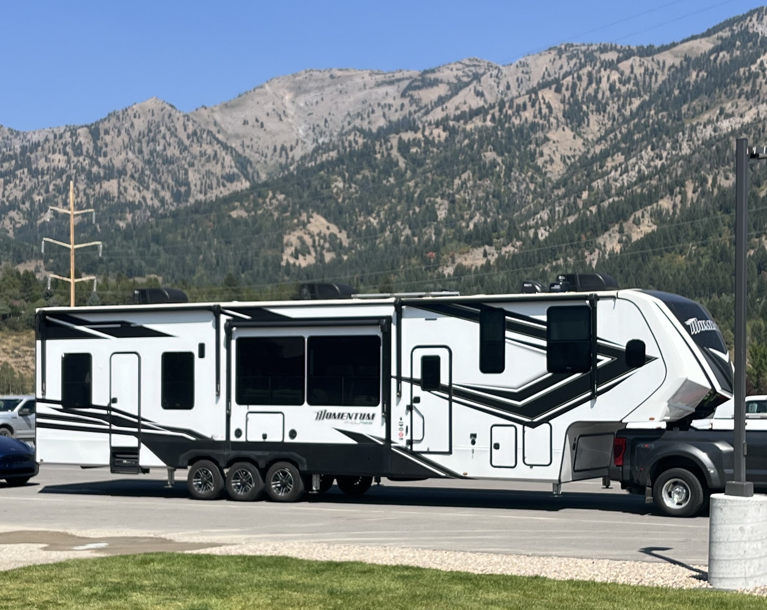 2022 Grand Design MOMENTUM M-CLASS 395MS RV