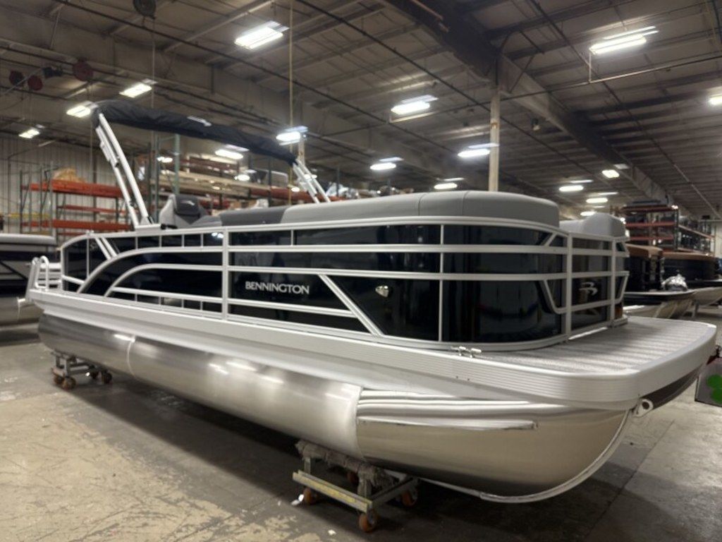 2026 Bennington S Swingback 22 SSB Pontoon in red wing MN