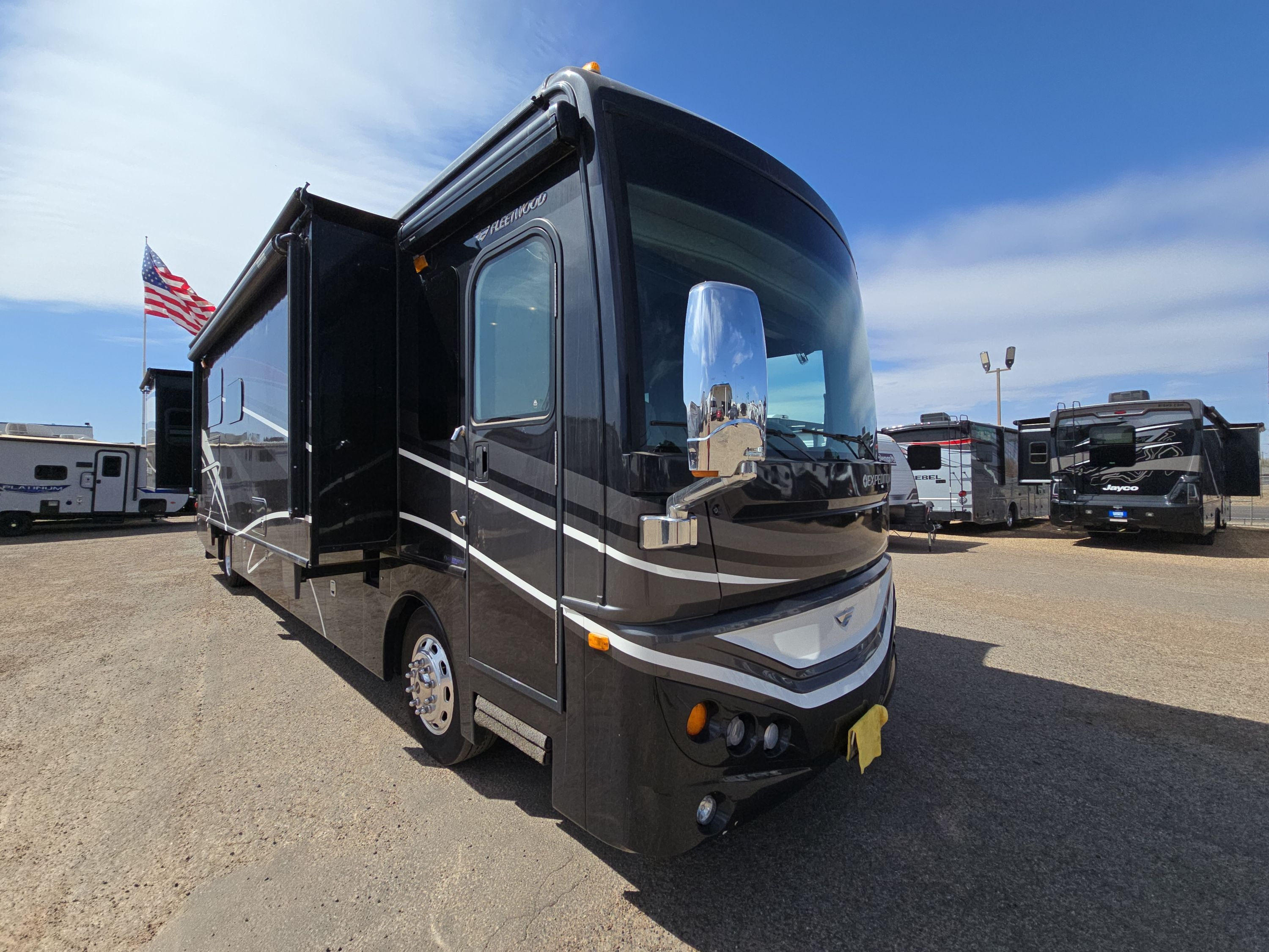 2015 Fleetwood EXPEDITION 40X RV