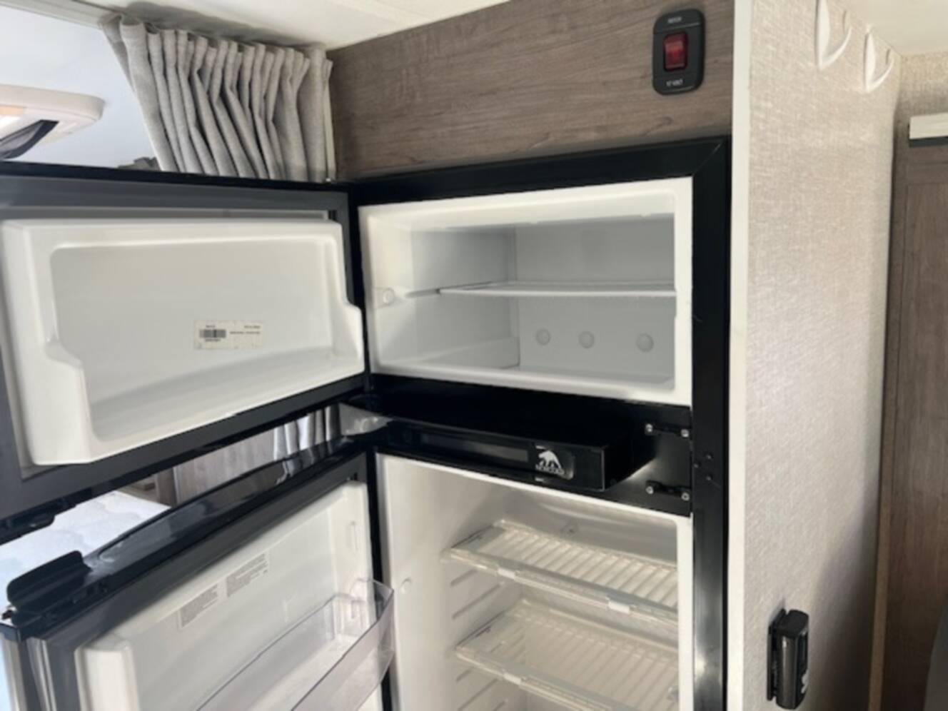A photo of this 2022 Lance Truck Camper Short Bed 855S