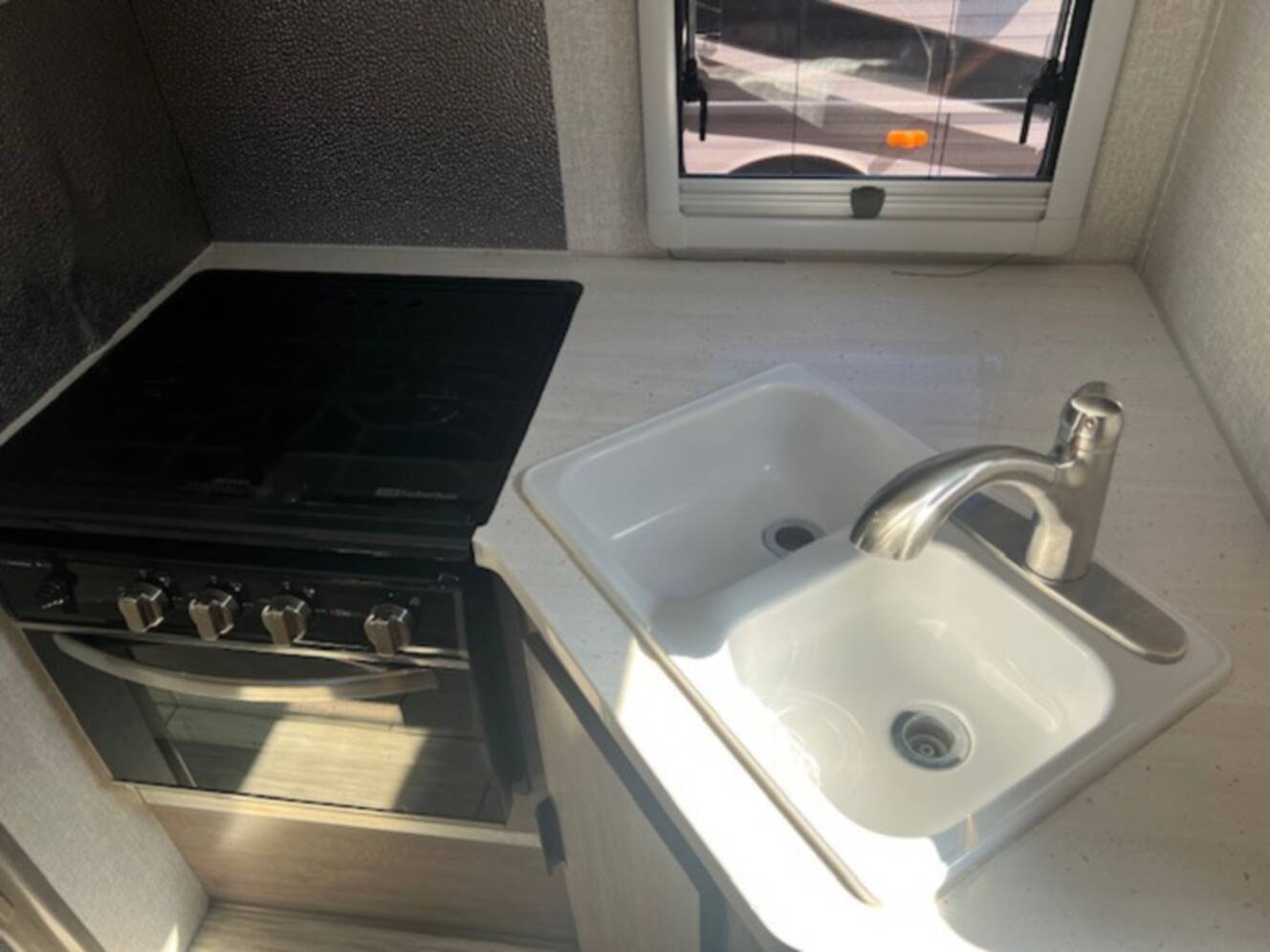 A photo of this 2022 Lance Truck Camper Short Bed 855S