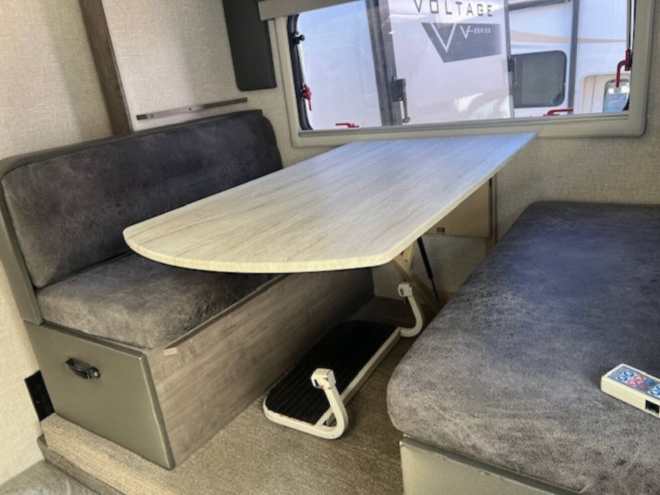 A photo of this 2022 Lance Truck Camper Short Bed 855S