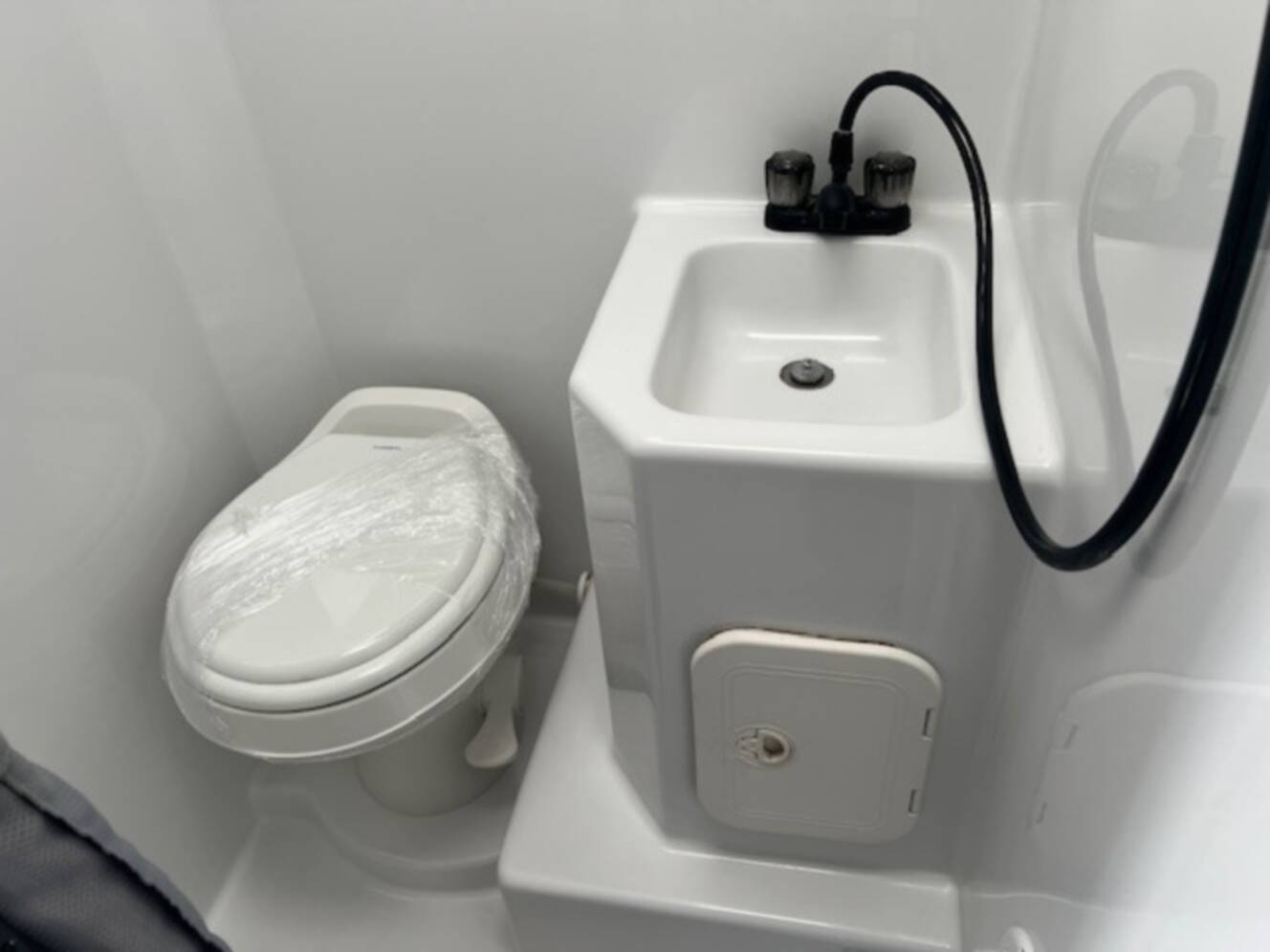 A photo of this 2022 Lance Truck Camper Short Bed 855S