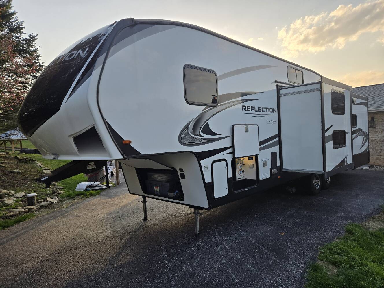 A photo of this 2022 Grand Design REFLECTION 31MB
