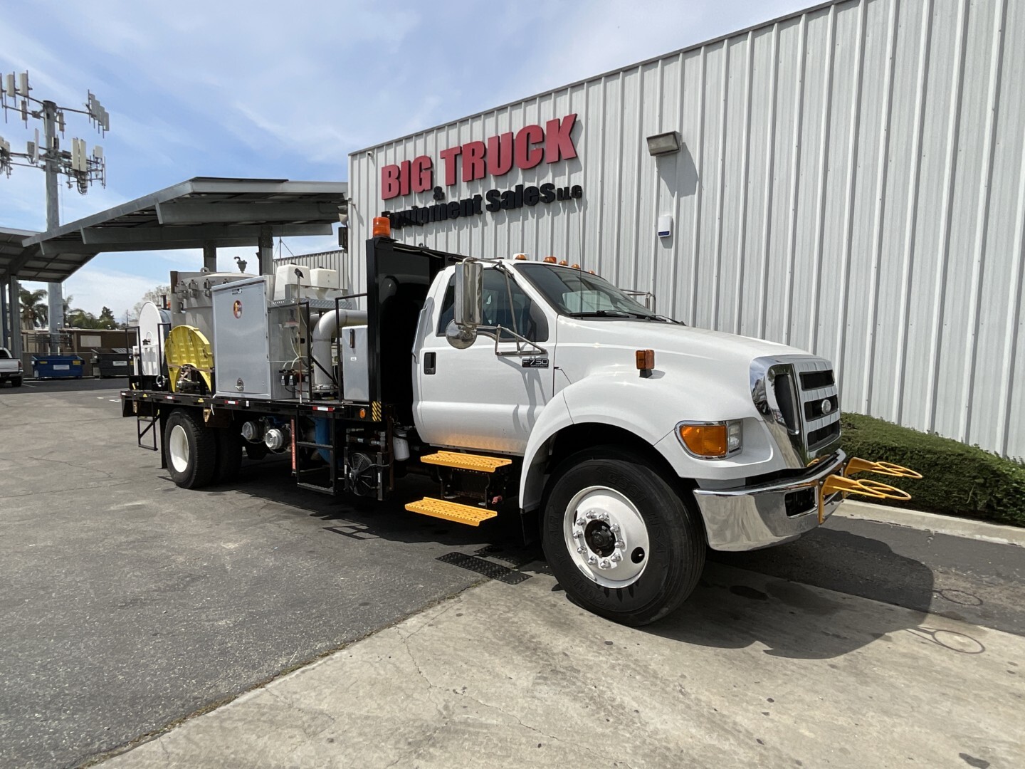 2013 FORD F750 in Fontana, CA
