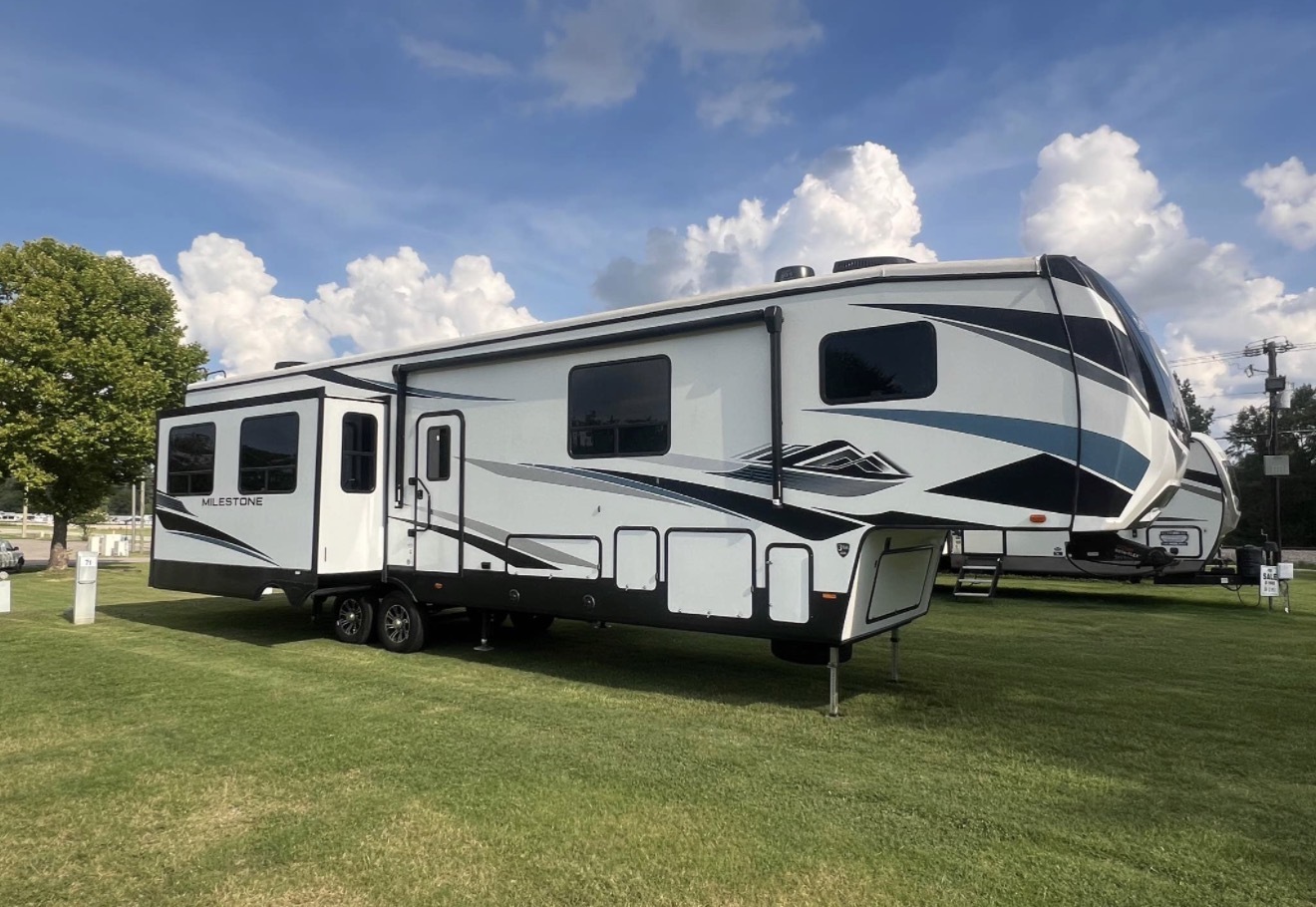 2022 Heartland MILESTONE 377MB RV