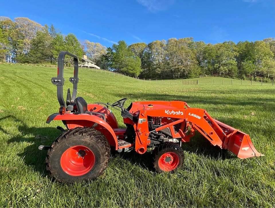 2023 KUBOTA L3302 in Cleveland, GA