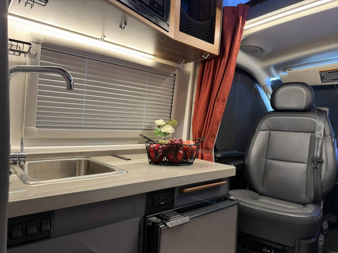 A photo of this 2023 Winnebago ROAM 59RX