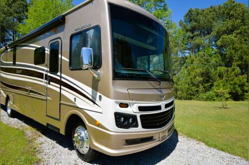 2016 Fleetwood BOUNDER 35K in longs SC