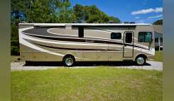 2016 Fleetwood BOUNDER 35K RV