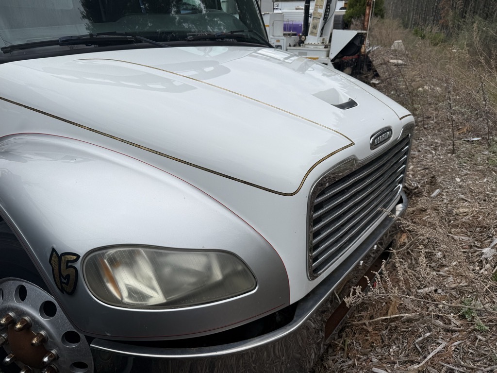 2007 FREIGHTLINER BUSINESS CLASS M2 106 in East Wareham, MA