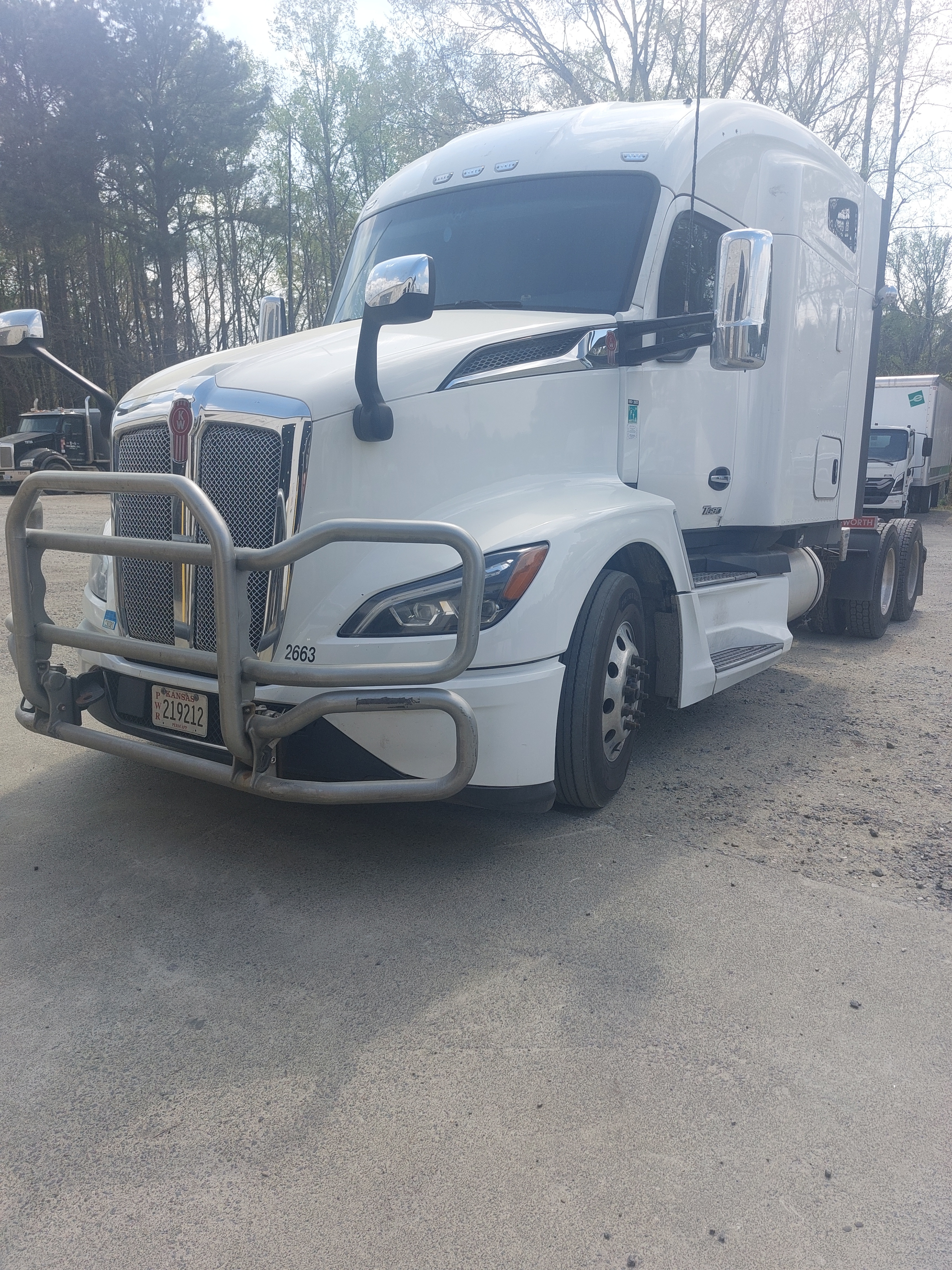 2023 KENWORTH T680 in Leawood, KS