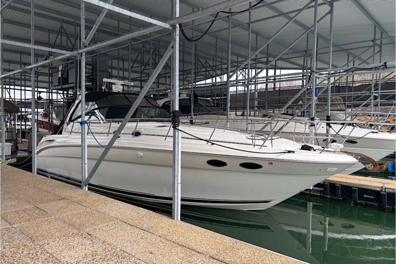 A photo of this 2003 Sea Ray 380 Sundancer