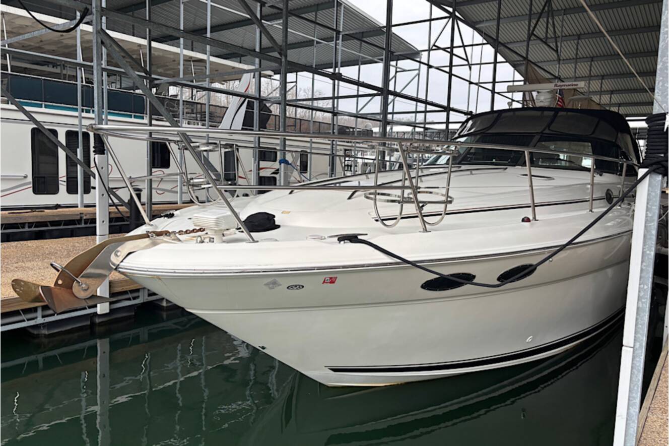 A photo of this 2003 Sea Ray 380 Sundancer