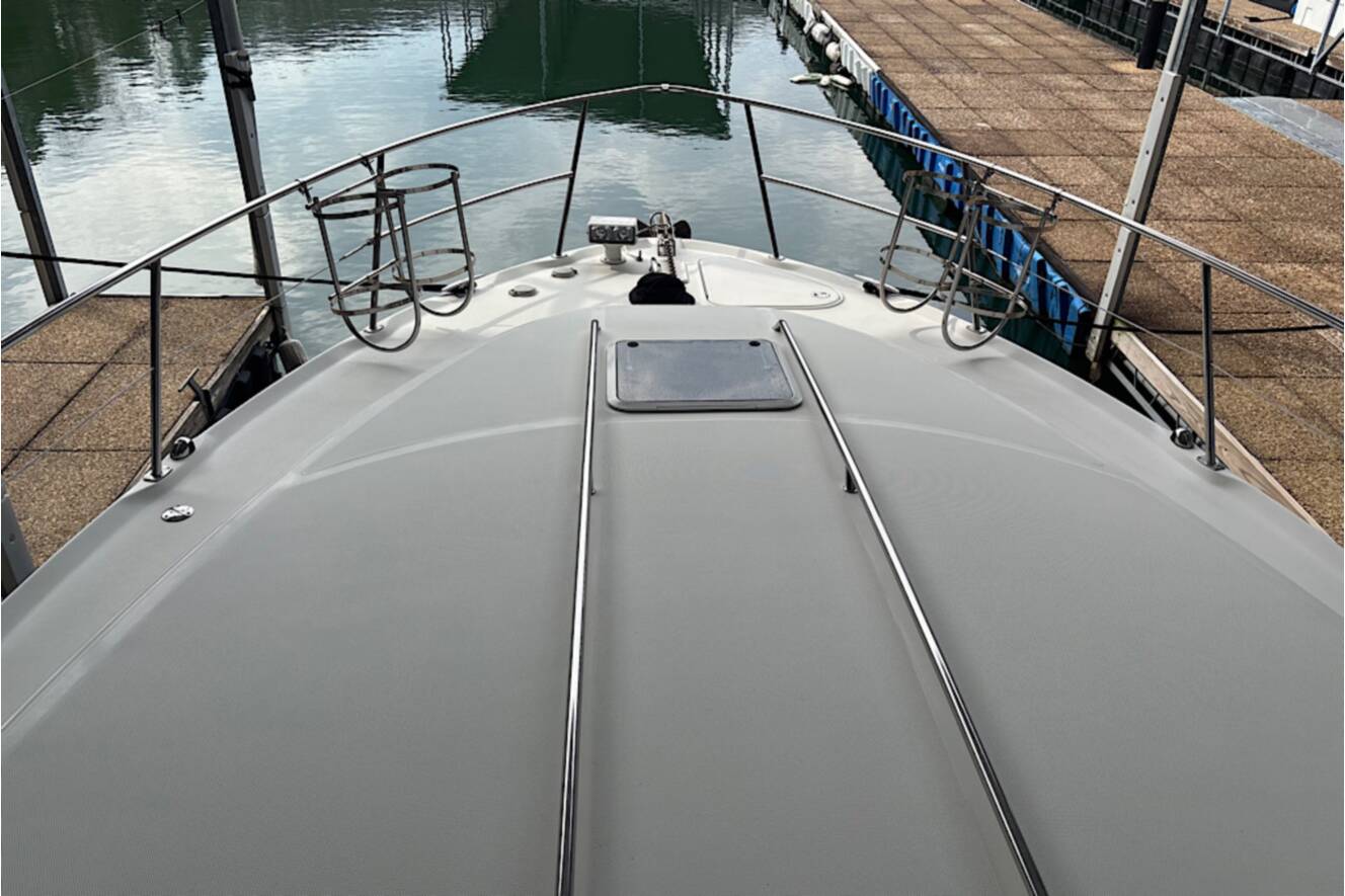 A photo of this 2003 Sea Ray 380 Sundancer