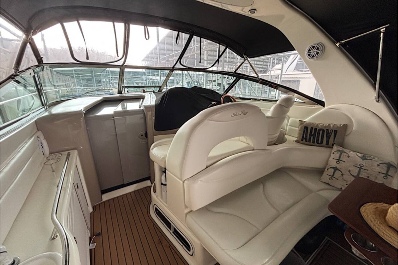 A photo of this 2003 Sea Ray 380 Sundancer