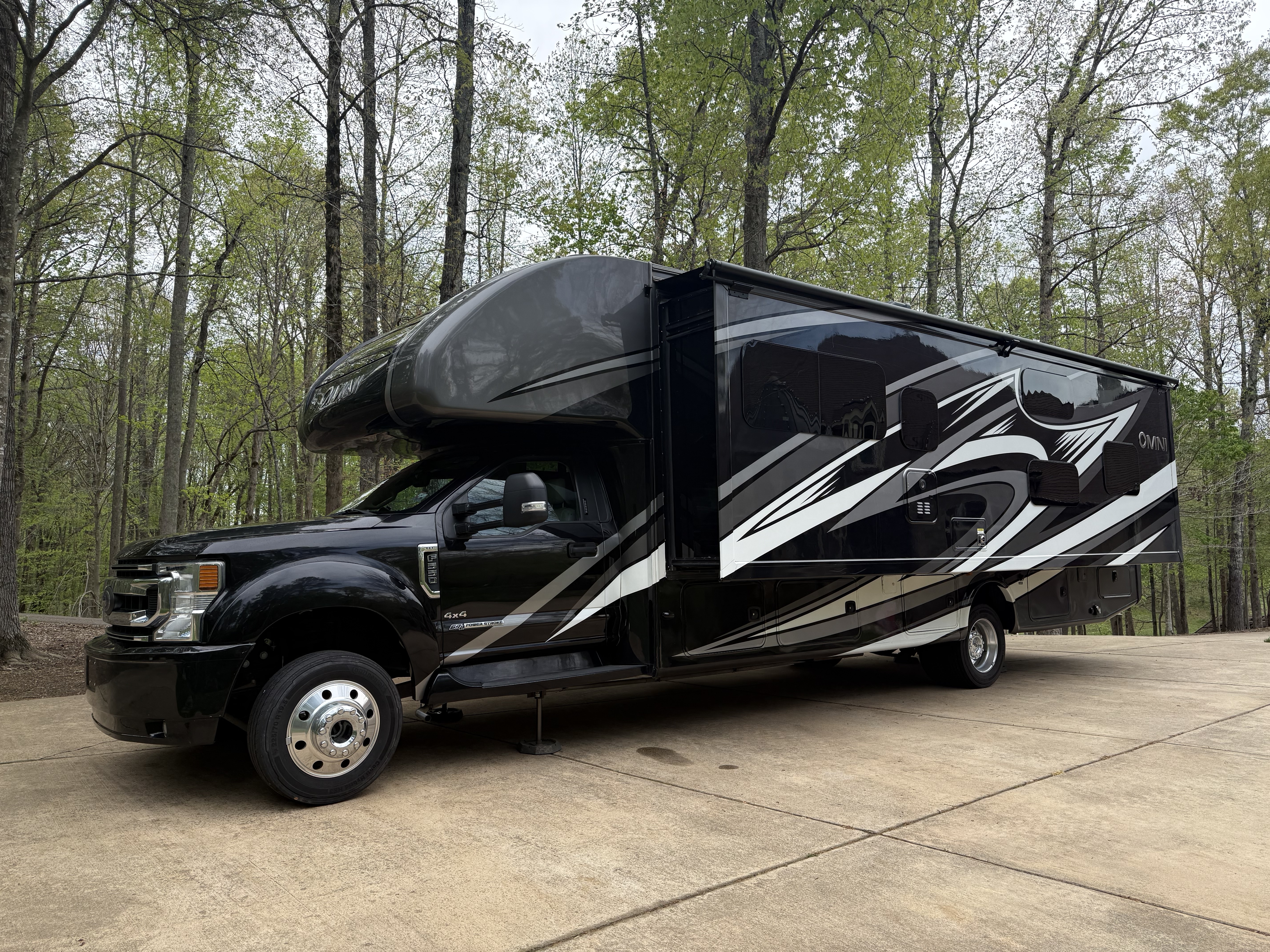 2022 Thor Motor Coach OMNI SUPER C RB34 RV