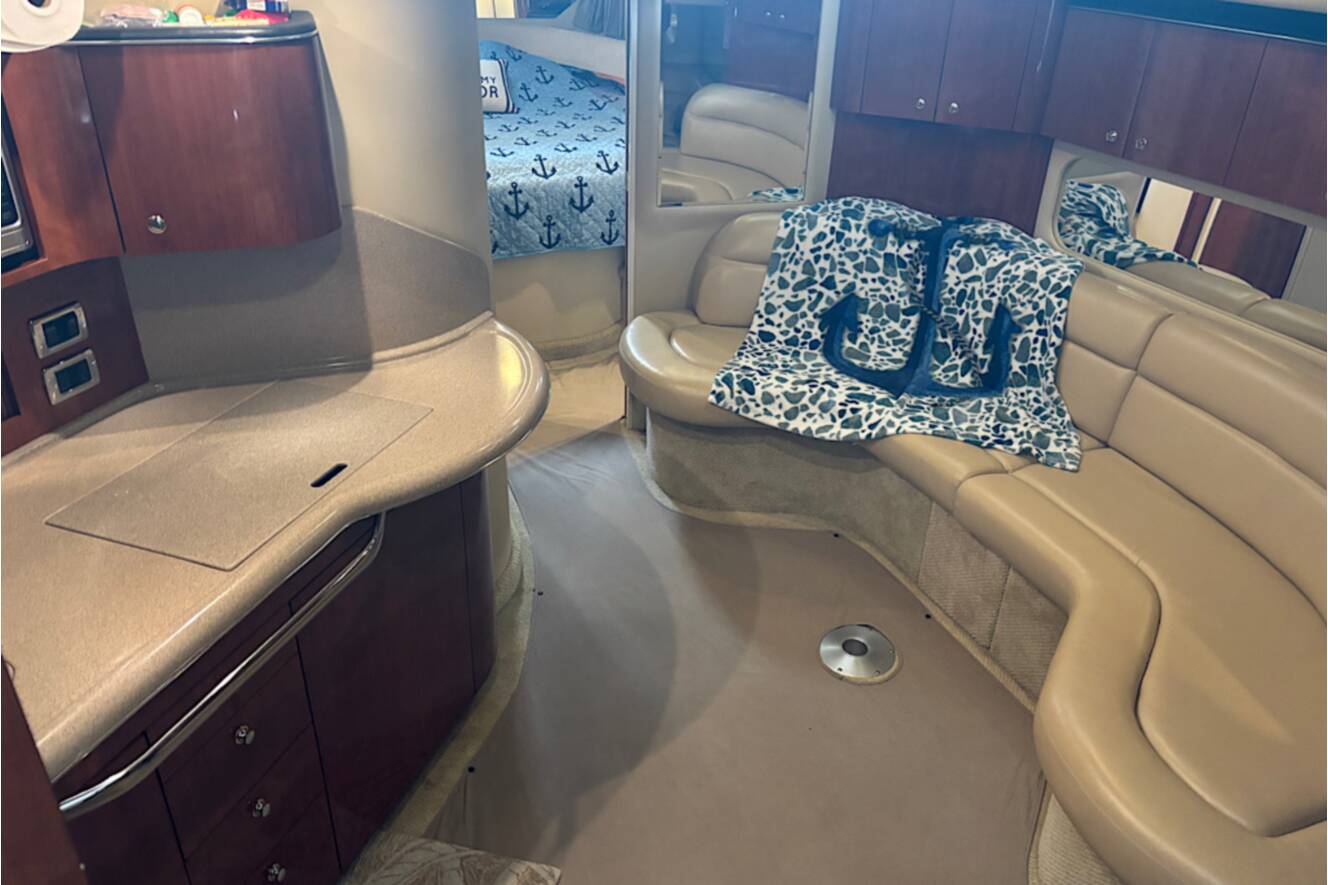 A photo of this 2003 Sea Ray 380 Sundancer