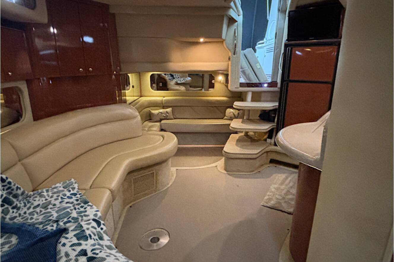 A photo of this 2003 Sea Ray 380 Sundancer