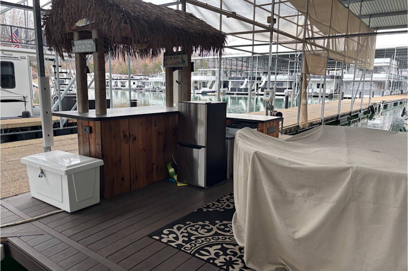 A photo of this 2003 Sea Ray 380 Sundancer