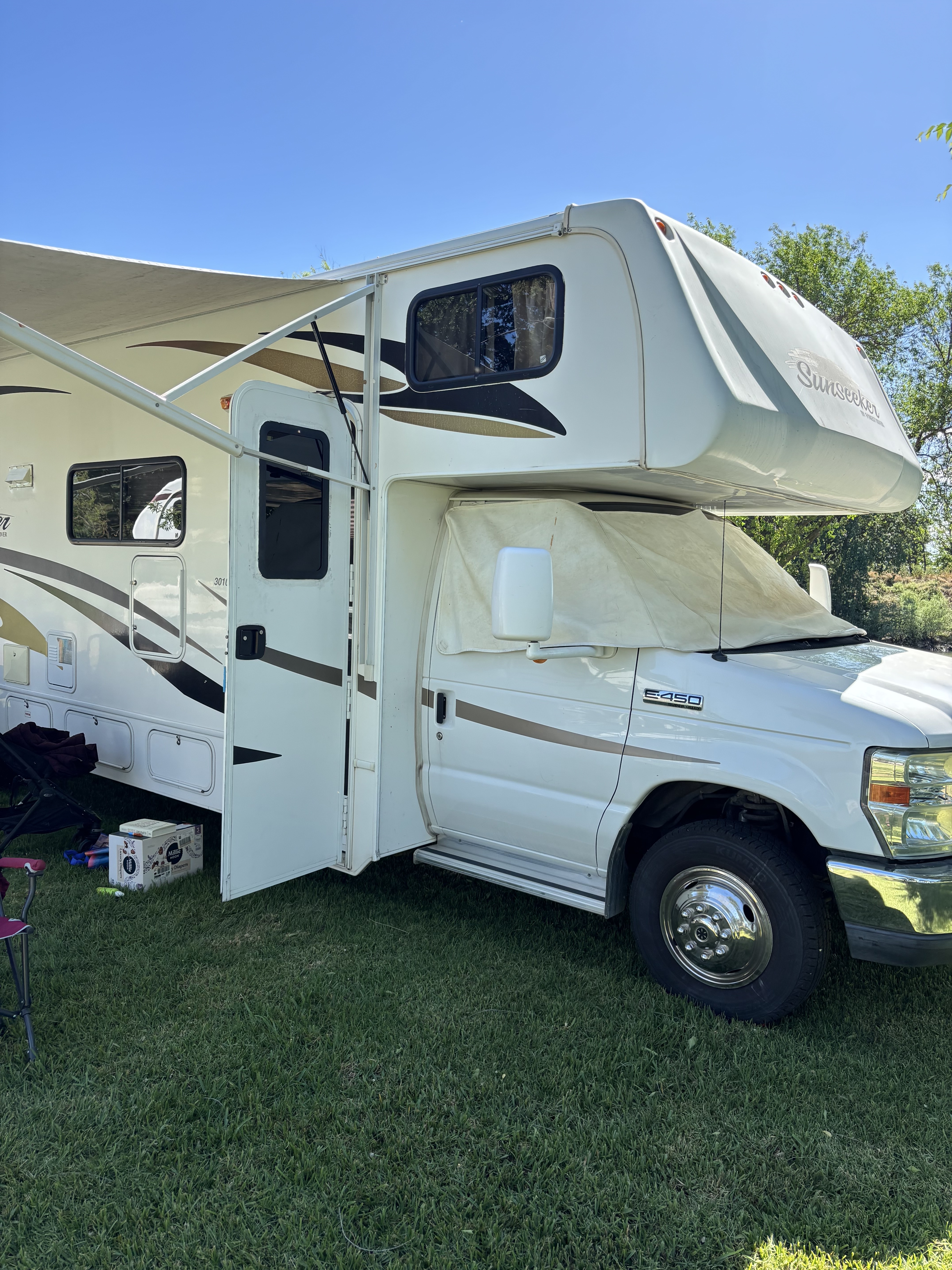 2011 Forest River SUNSEEKER 3010DS in livermore CA