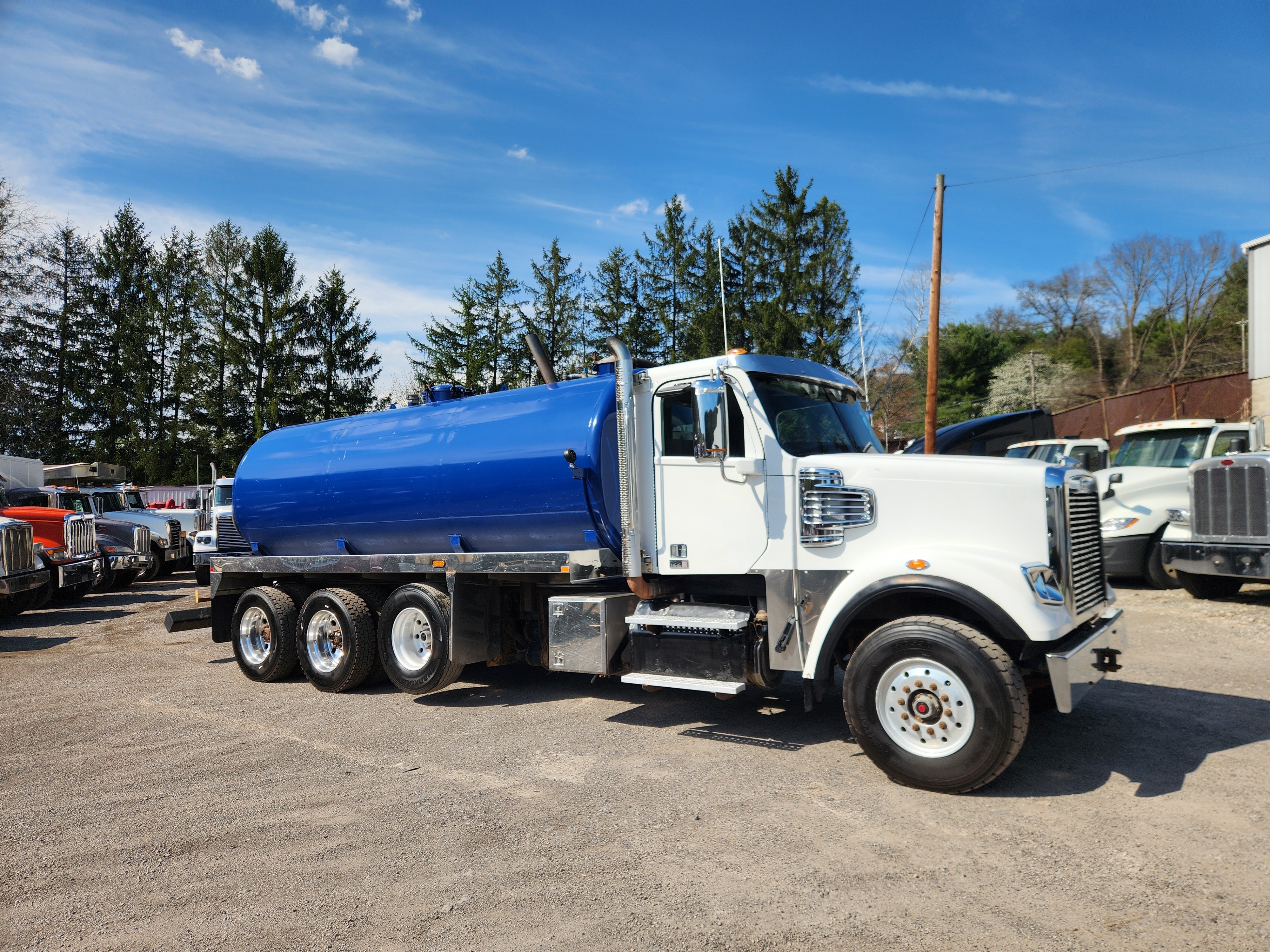2019 FREIGHTLINER 122 SD in Butler, PA