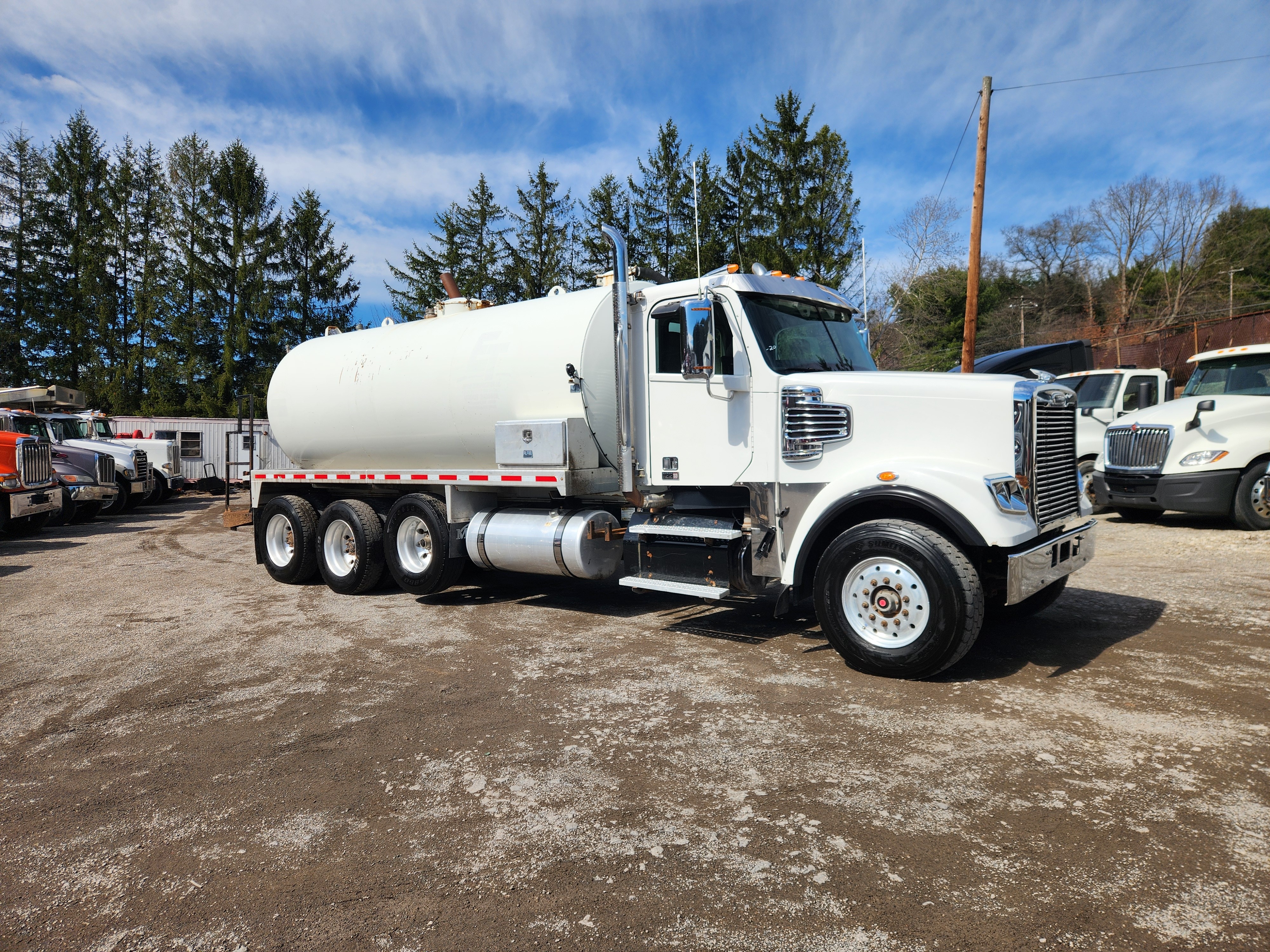 2019 FREIGHTLINER 122 SD in Butler, PA