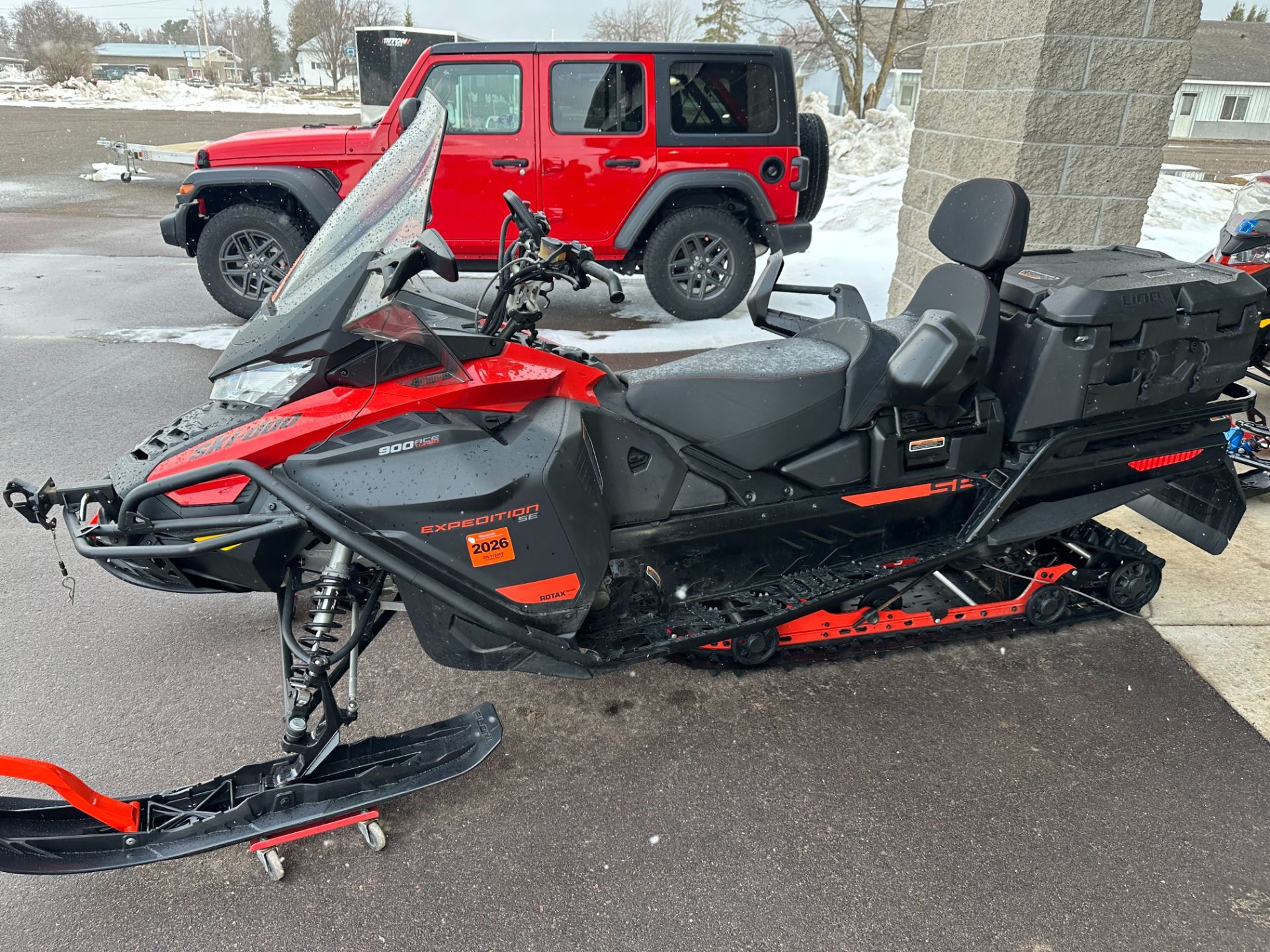 2021 Ski-Doo Expedition SE 900 ACE Turbo ES Silent Ice Cobra WT 1.5 in antigo WI