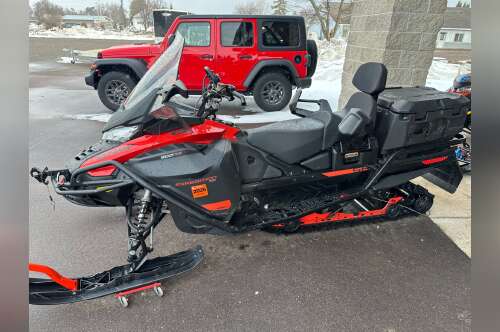 2021 Ski-Doo Expedition SE 900 ACE Turbo ES Silent Ice Cobra WT 1.5 in antigo WI