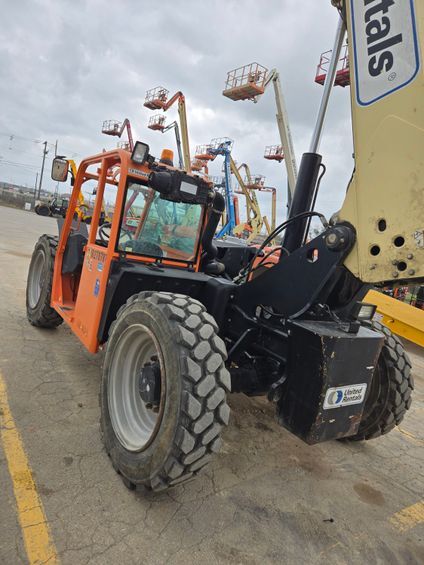 2014 GRADALL G6-42A in Austin, TX
