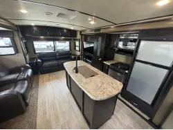 2018 GRAND DESIGN IMAGINE 2950RL