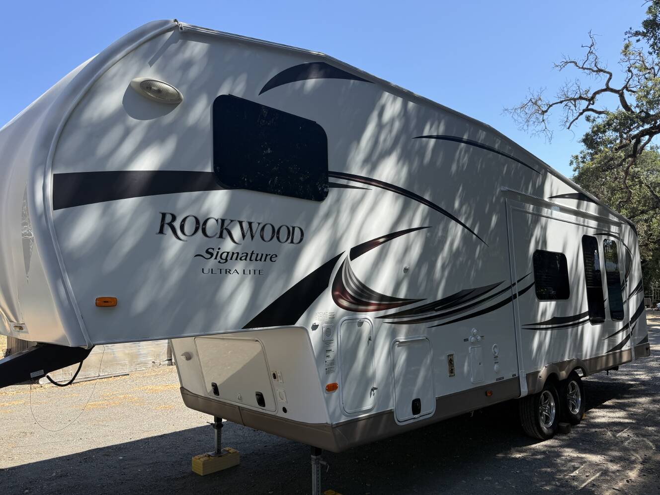 A photo of this 2015 Forest River ROCKWOOD SIGNATURE ULTRA LITE 8280WS