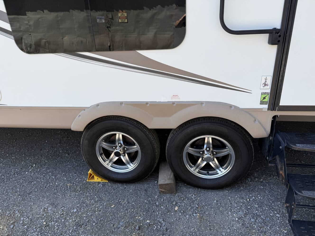 A photo of this 2015 Forest River ROCKWOOD SIGNATURE ULTRA LITE 8280WS
