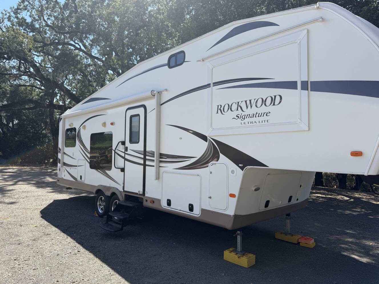 A photo of this 2015 Forest River ROCKWOOD SIGNATURE ULTRA LITE 8280WS