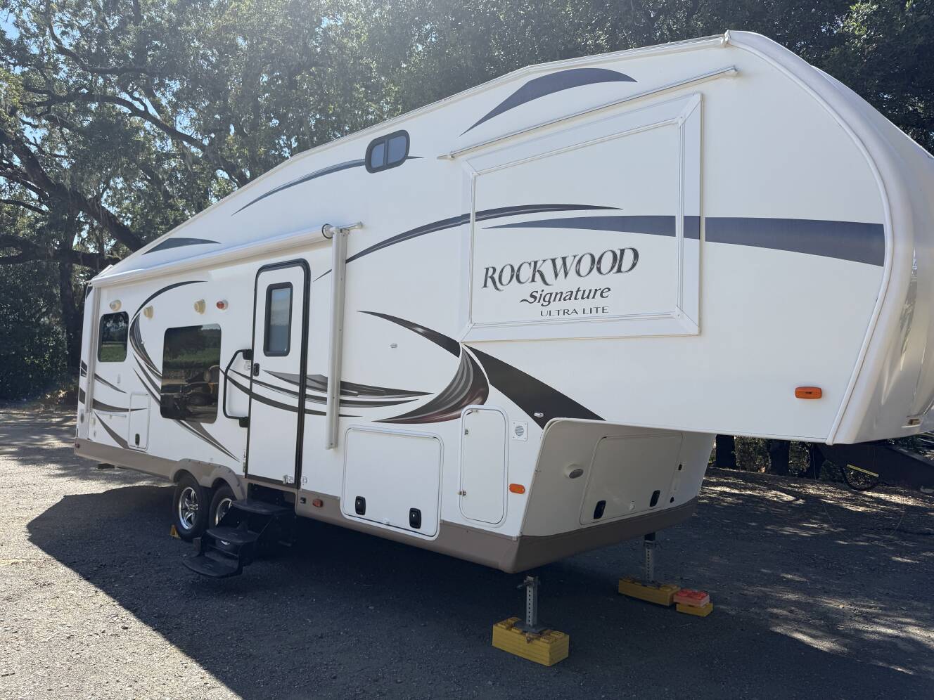 A photo of this 2015 Forest River ROCKWOOD SIGNATURE ULTRA LITE 8280WS