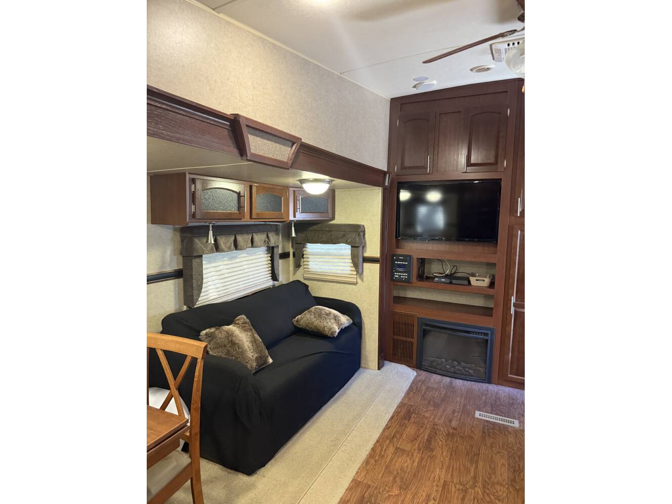 A photo of this 2015 Forest River ROCKWOOD SIGNATURE ULTRA LITE 8280WS