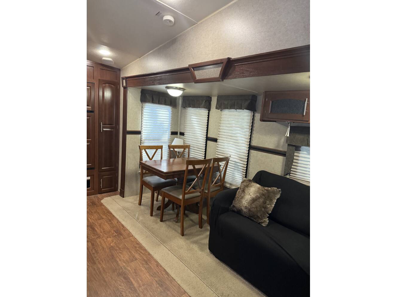 A photo of this 2015 Forest River ROCKWOOD SIGNATURE ULTRA LITE 8280WS