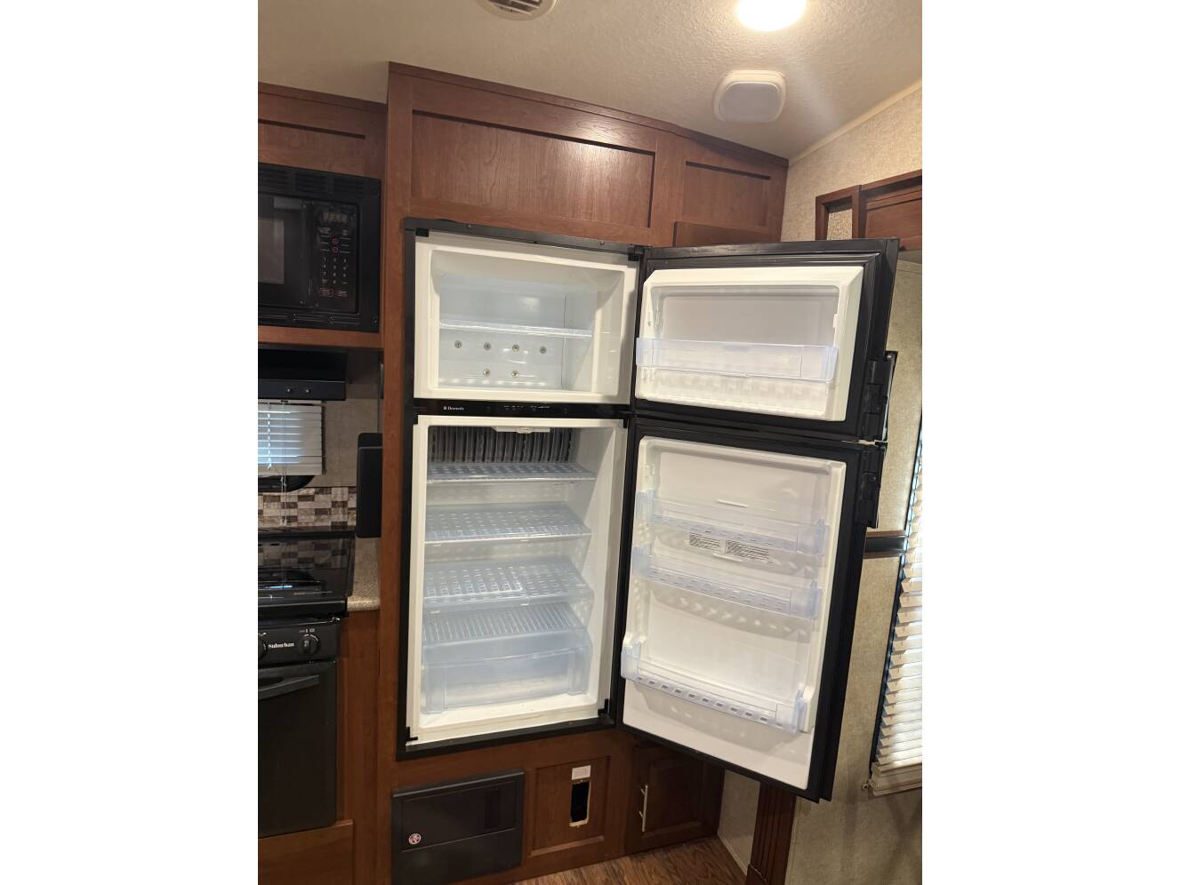 A photo of this 2015 Forest River ROCKWOOD SIGNATURE ULTRA LITE 8280WS