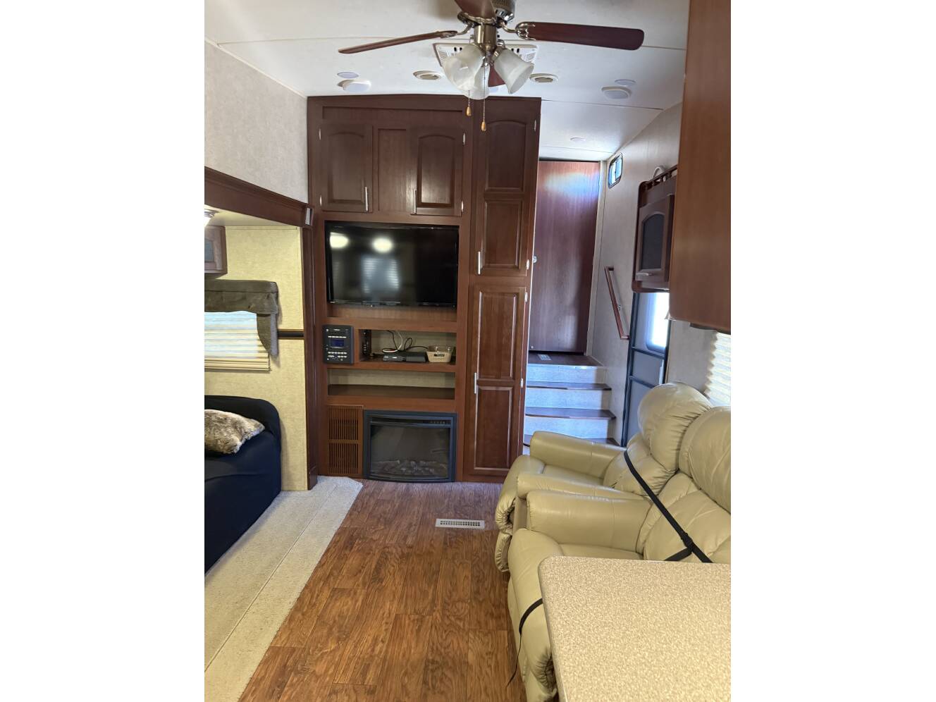 A photo of this 2015 Forest River ROCKWOOD SIGNATURE ULTRA LITE 8280WS