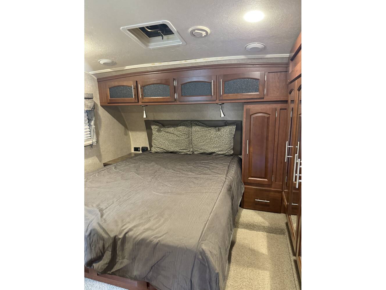 A photo of this 2015 Forest River ROCKWOOD SIGNATURE ULTRA LITE 8280WS