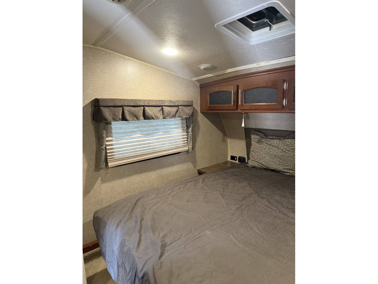 A photo of this 2015 Forest River ROCKWOOD SIGNATURE ULTRA LITE 8280WS