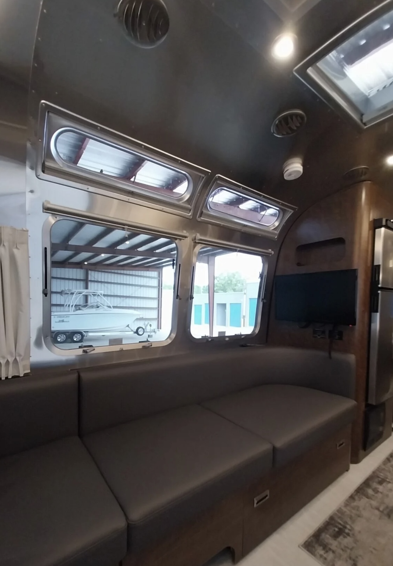 2023 Airstream GLOBETROTTER 27FB TWIN in lake worth FL