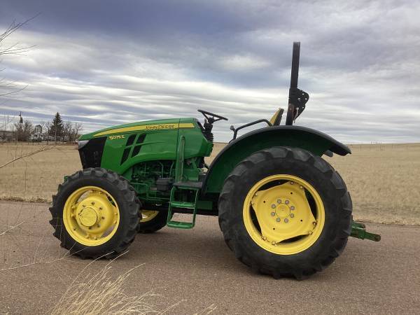 2021 JOHN DEERE 5075E in Choteau, MT