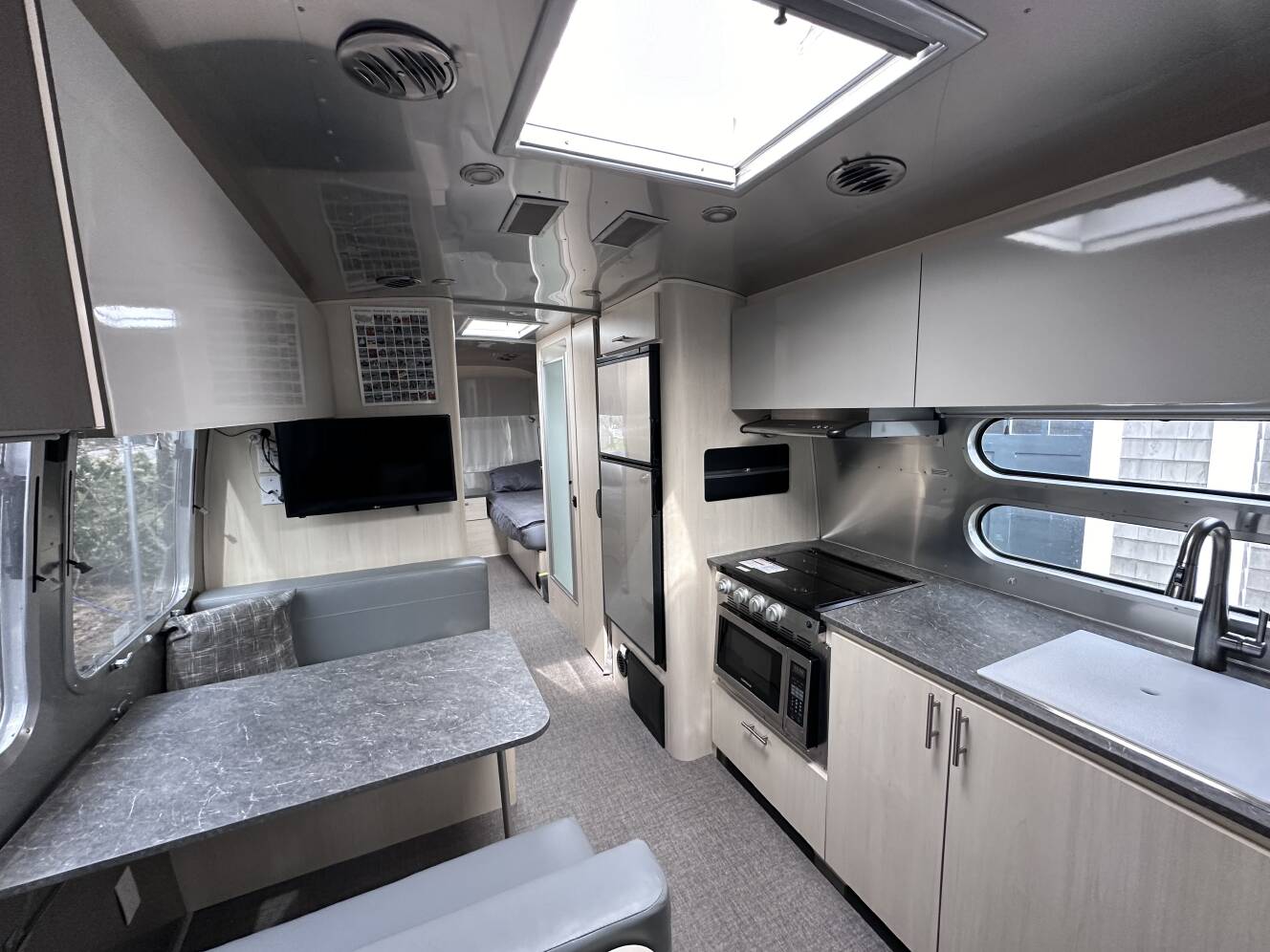 A photo of this 2021 Airstream FLYING CLOUD 28RB TWIN