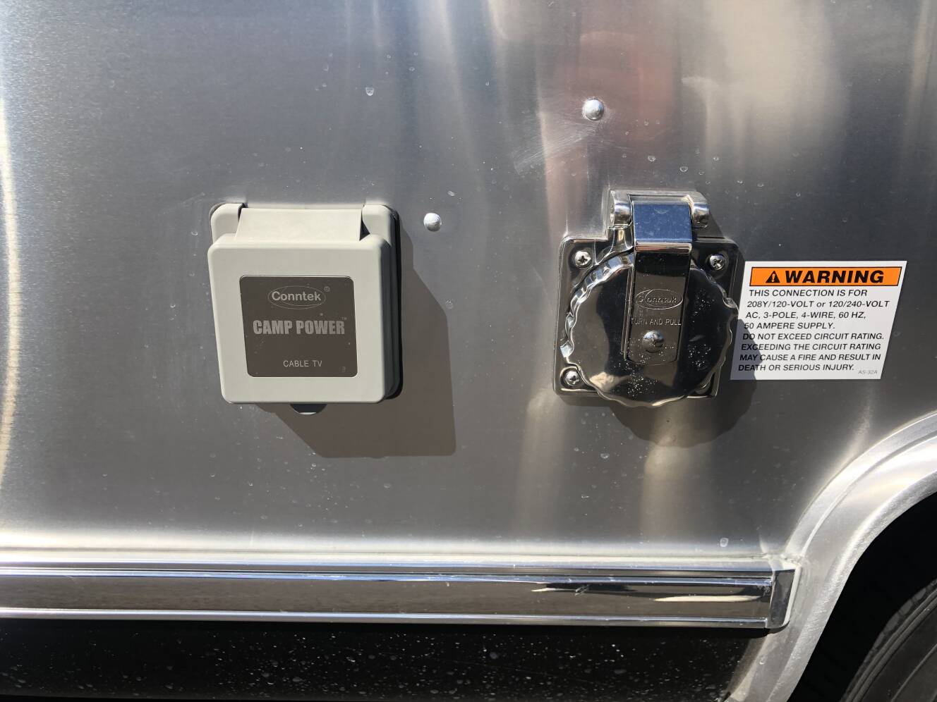 A photo of this 2021 Airstream FLYING CLOUD 28RB TWIN