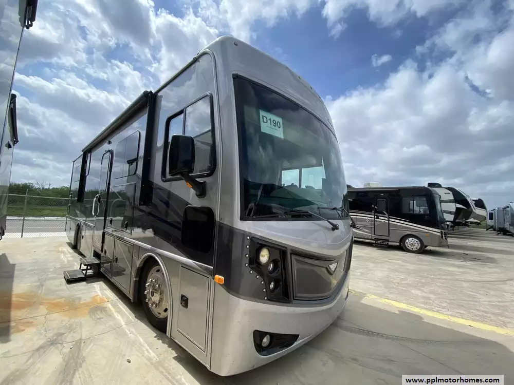 2023 Fleetwood Pace Arrow 33D in new braunfels TX
