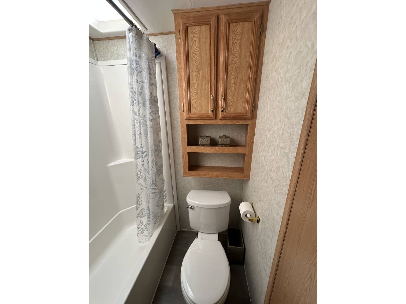 A photo of this 2005 Damon BAYRIDGE 38