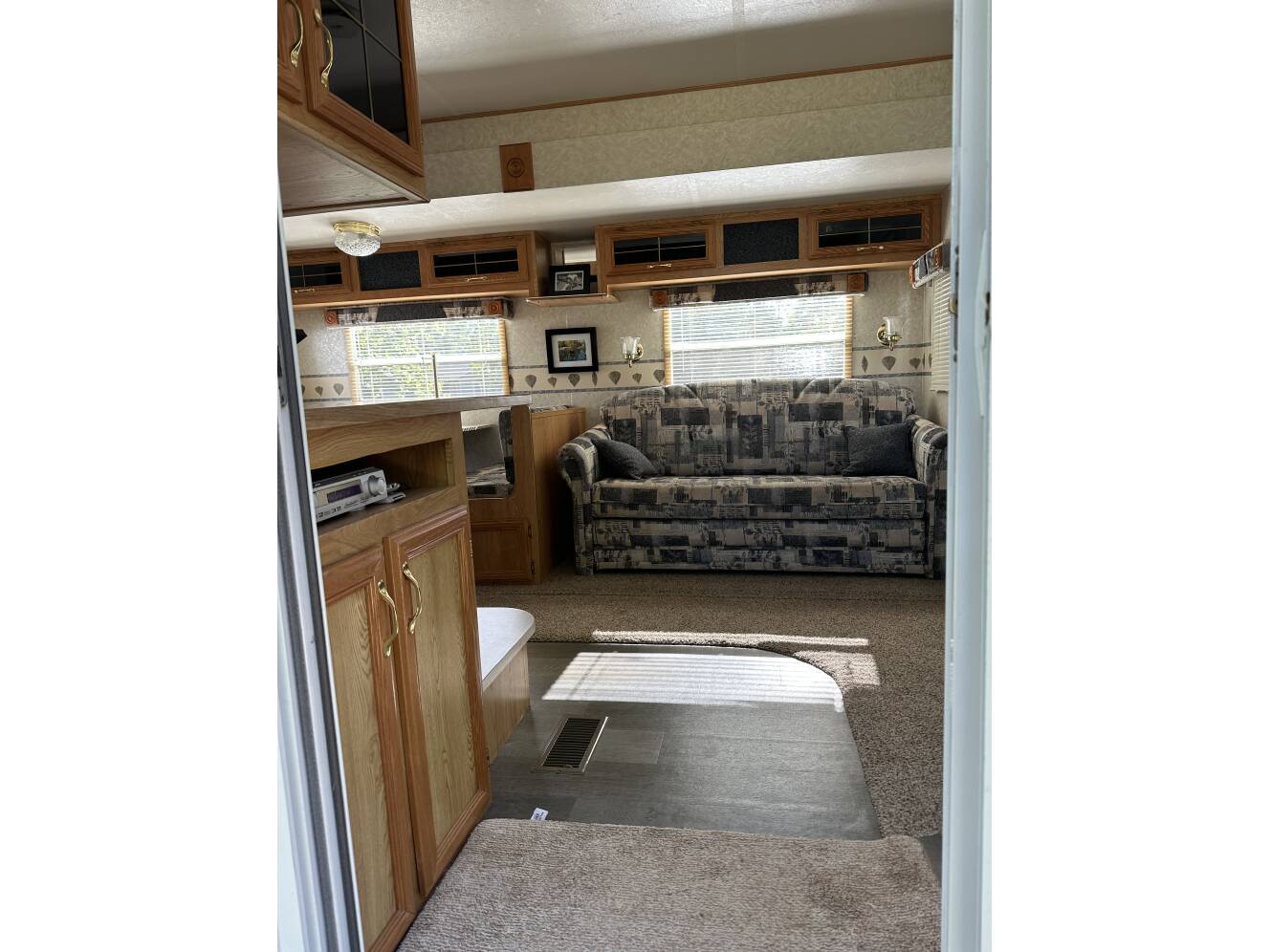 A photo of this 2005 Damon BAYRIDGE 38