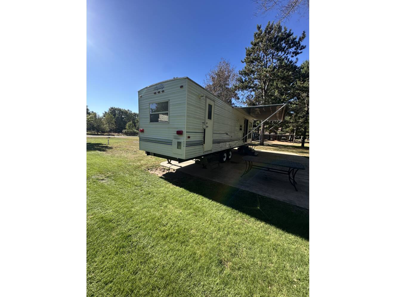A photo of this 2005 Damon BAYRIDGE 38